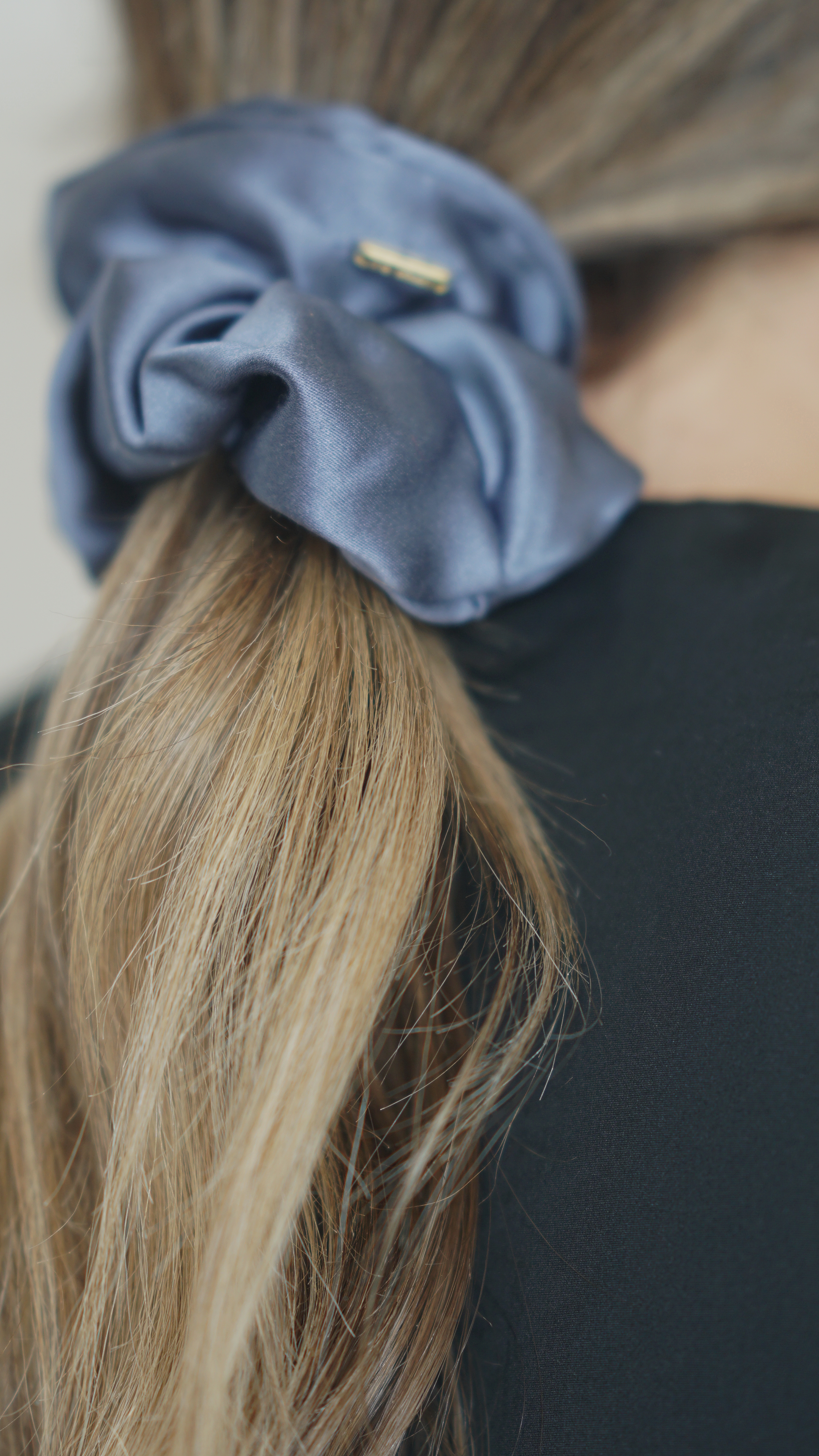THE ALICE SCRUNCHIE LUXE - SMALL BLUEJAY