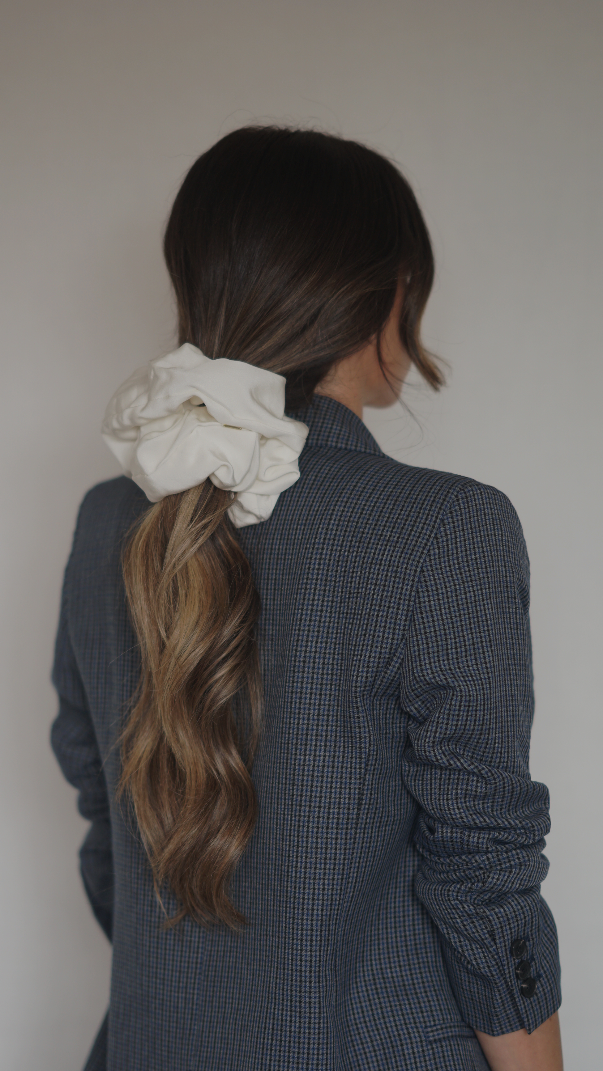 THE ALICE SCRUNCHIE LARGE - WHITE